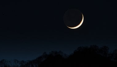 Lua Crescente em Gêmeos — 27 de fevereiro de 2023