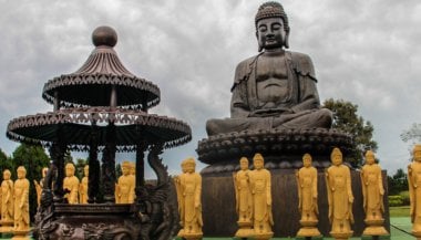Fé em cada cantinho: o que há por trás dos templos budistas